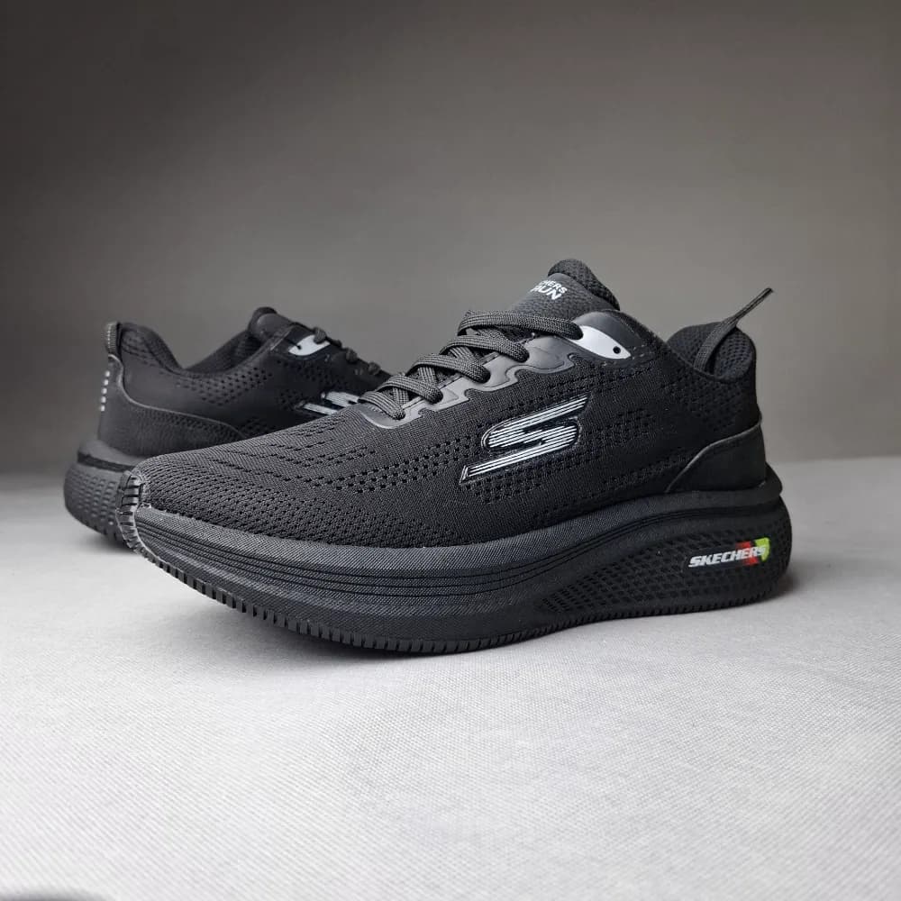 کتونی رانینگ اسکیچرز زیره بامیکو (Skechers) مردانه وزنانه تمام مشکی کد۱۱۶