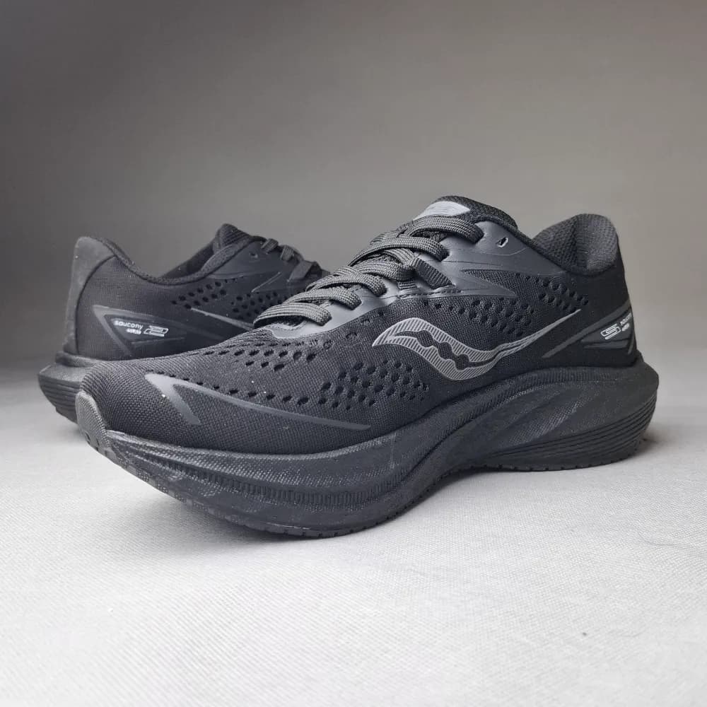 کتونی رانینگ ساکونی زیره و رویه وارداتی(Saucony) زنانه و مردانه مشکی کد۱۲۱