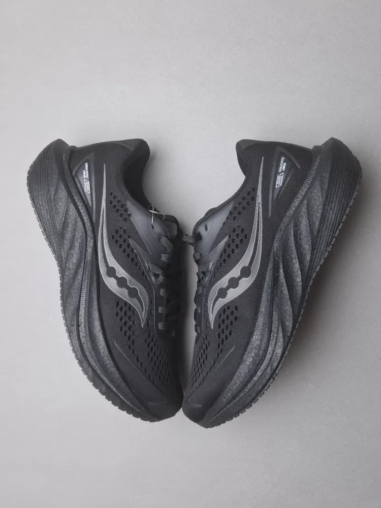 کتونی رانینگ ساکونی زیره و رویه وارداتی(Saucony) زنانه و مردانه مشکی کد۱۲۱ — تصویر ۳