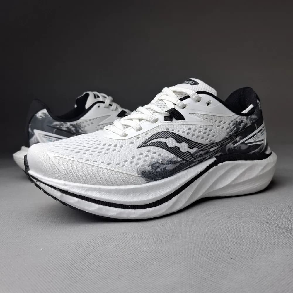 کتونی رانینگ ساکونی زیره و رویه وارداتی Saucony مردا و زنانه سفید کد۱۲۰