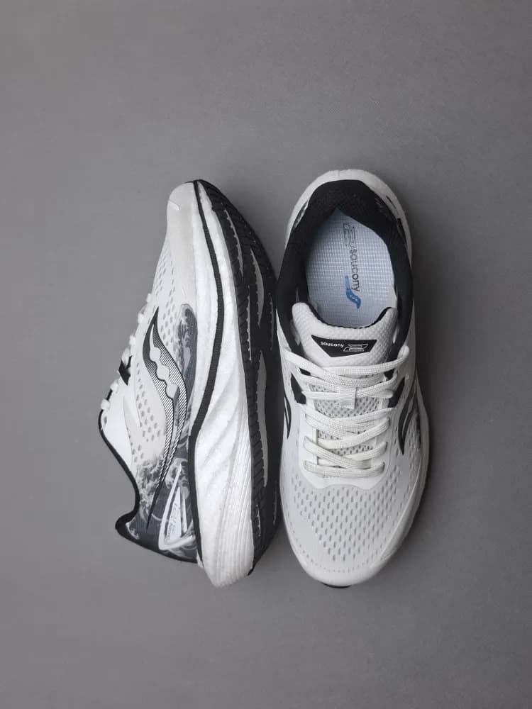 کتونی رانینگ ساکونی زیره و رویه وارداتی Saucony مردا و زنانه سفید کد۱۲۰ — تصویر ۴