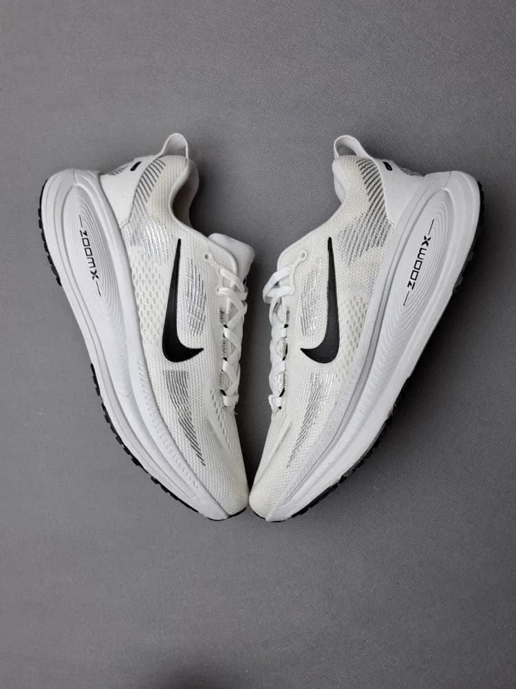 کتونی رانینگ نایک زوم زیره ایویا Nike Vomero مردانه و زنانه سفید کد۱۳۱ — تصویر ۴