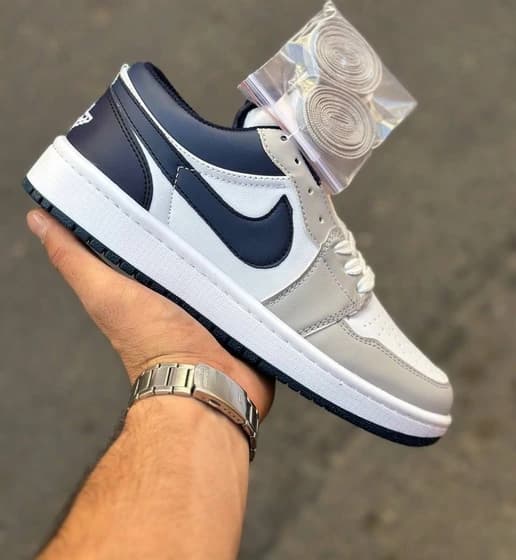 کتونی نایک جردن ۱ وان زیره nbr عطری نرم(nike jordan 1 ) زنانه و مردانه سفید سرمه ای کد ۱۶۱