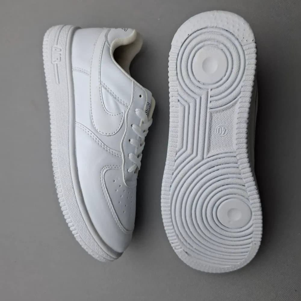 کتونی نایک ایر فورس مردانه و زنانه(nike air)سفید lv2 — تصویر ۴