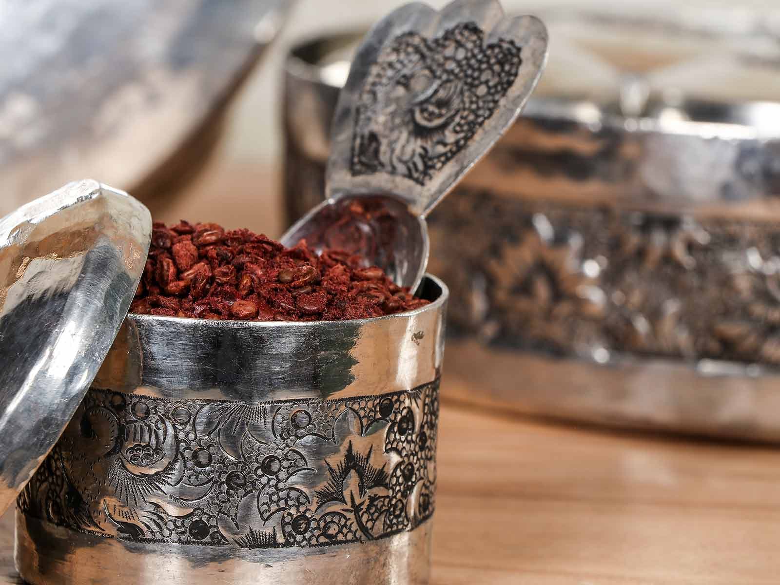 قاشق ادویه مسی قلم زنی طول 8 سانتی متری کد 1020
