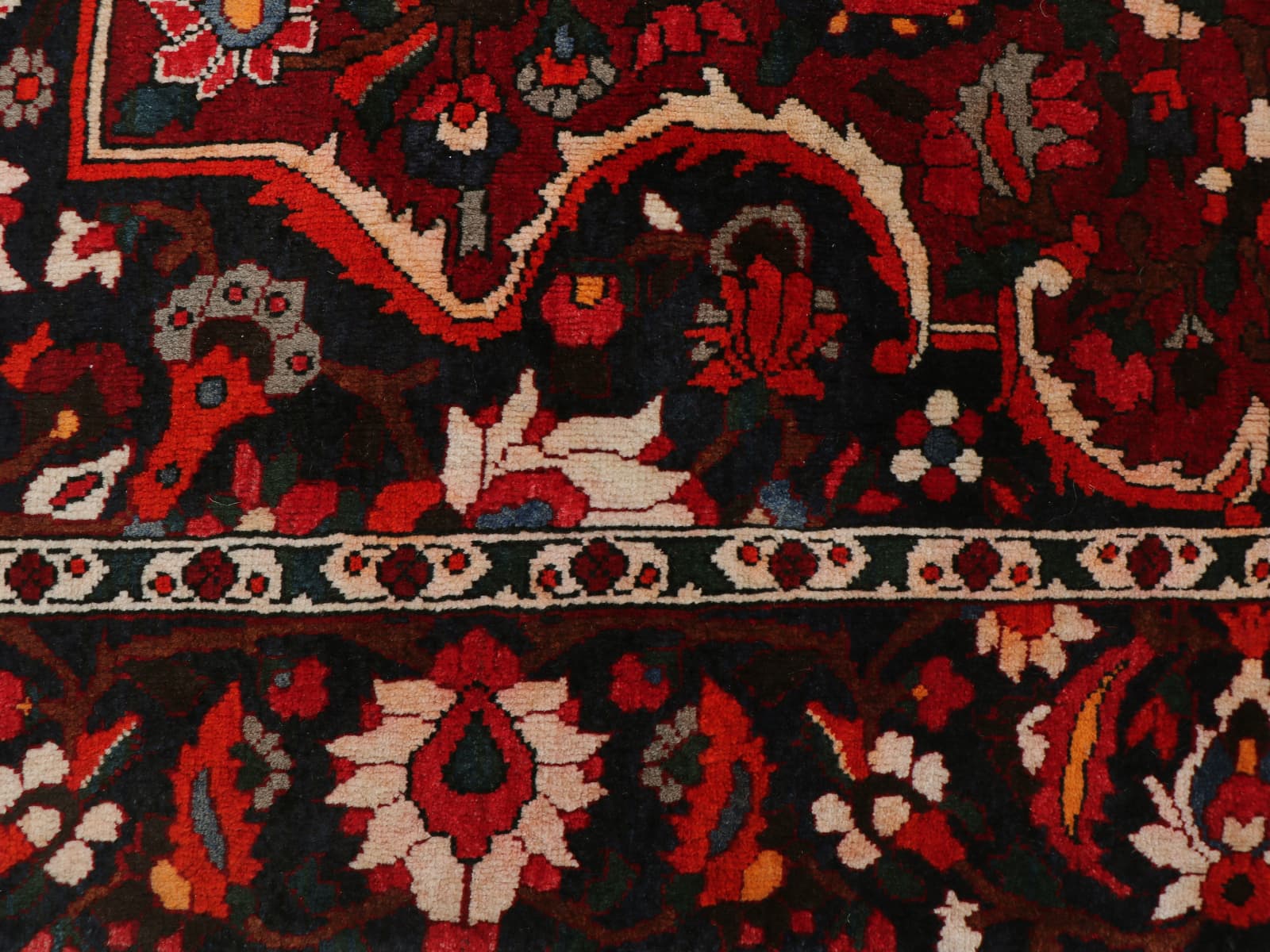 فرش دستبافت دوبَر 6 متری 195×294 بختیاری کد 040426 — تصویر ۴