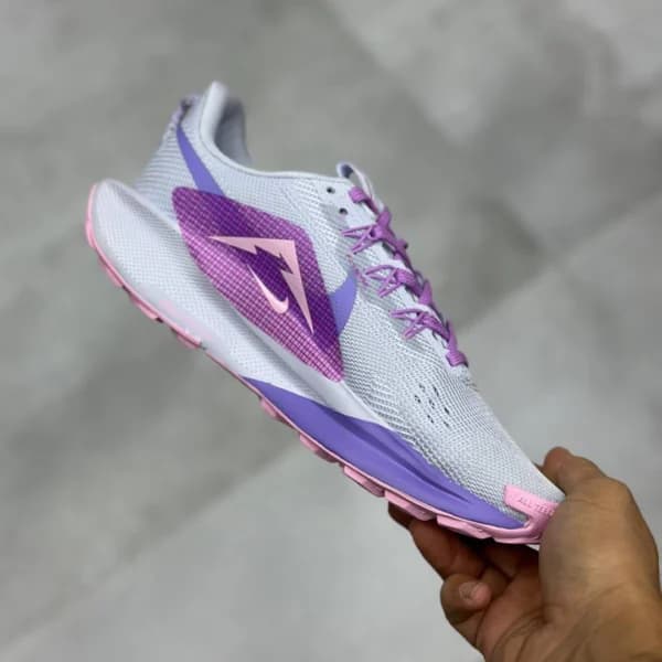 نایک ریکت پگاسوس تریل ۵ نقره ای بنفش صورتی Nike React Pegasus Trail 5 — تصویر ۲