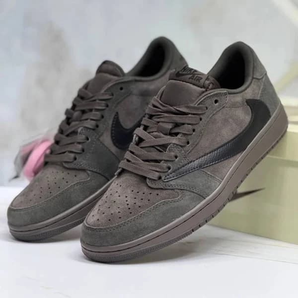 جردن ۱ لو تراویس اسکات قهوه‌ای Jordan 1 Retro Low OG SP Travis Scott Velvet Brown