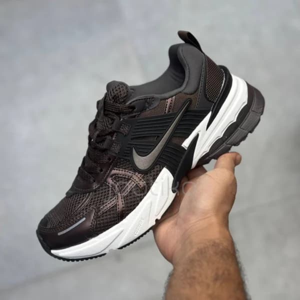 نایک وی تو کی ران قهوه‌ای سوخته Nike V2K Run Velvet Brown White Black Baroque Brown — تصویر ۲