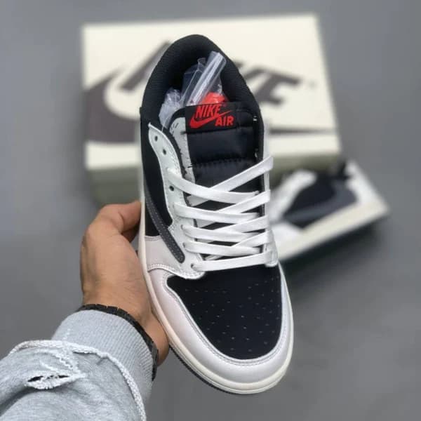 نایک ایر جردن وان لو مشکی سفید خاکستری Travis Scott x Air Jordan 1 Retro Low OG — تصویر ۳