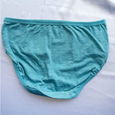 شورت دخترانه نخی فیروزه ای طرح دختر مو قرمز و توت فرنگی کد 2069 — تصویر ۲