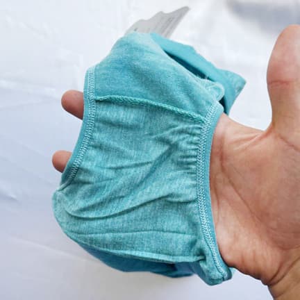 شورت دخترانه نخی فیروزه ای طرح دختر مو قرمز و توت فرنگی کد 2069 — تصویر ۳