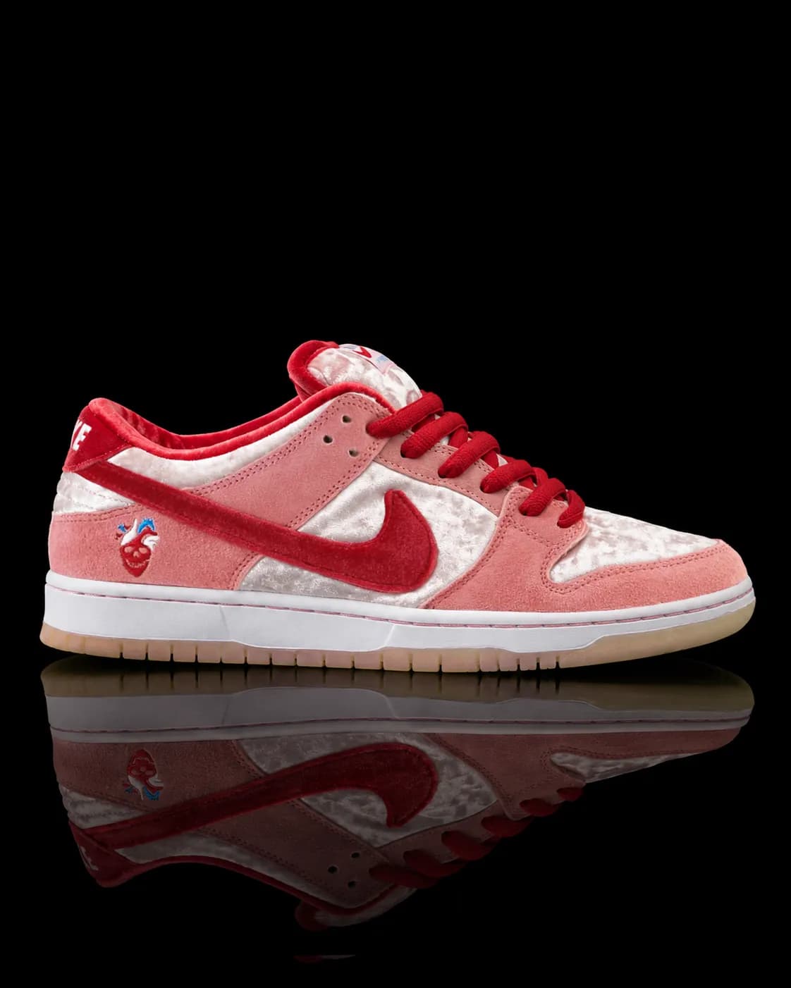 نایک SB Dunk Low Strange Love صورتی قرمز