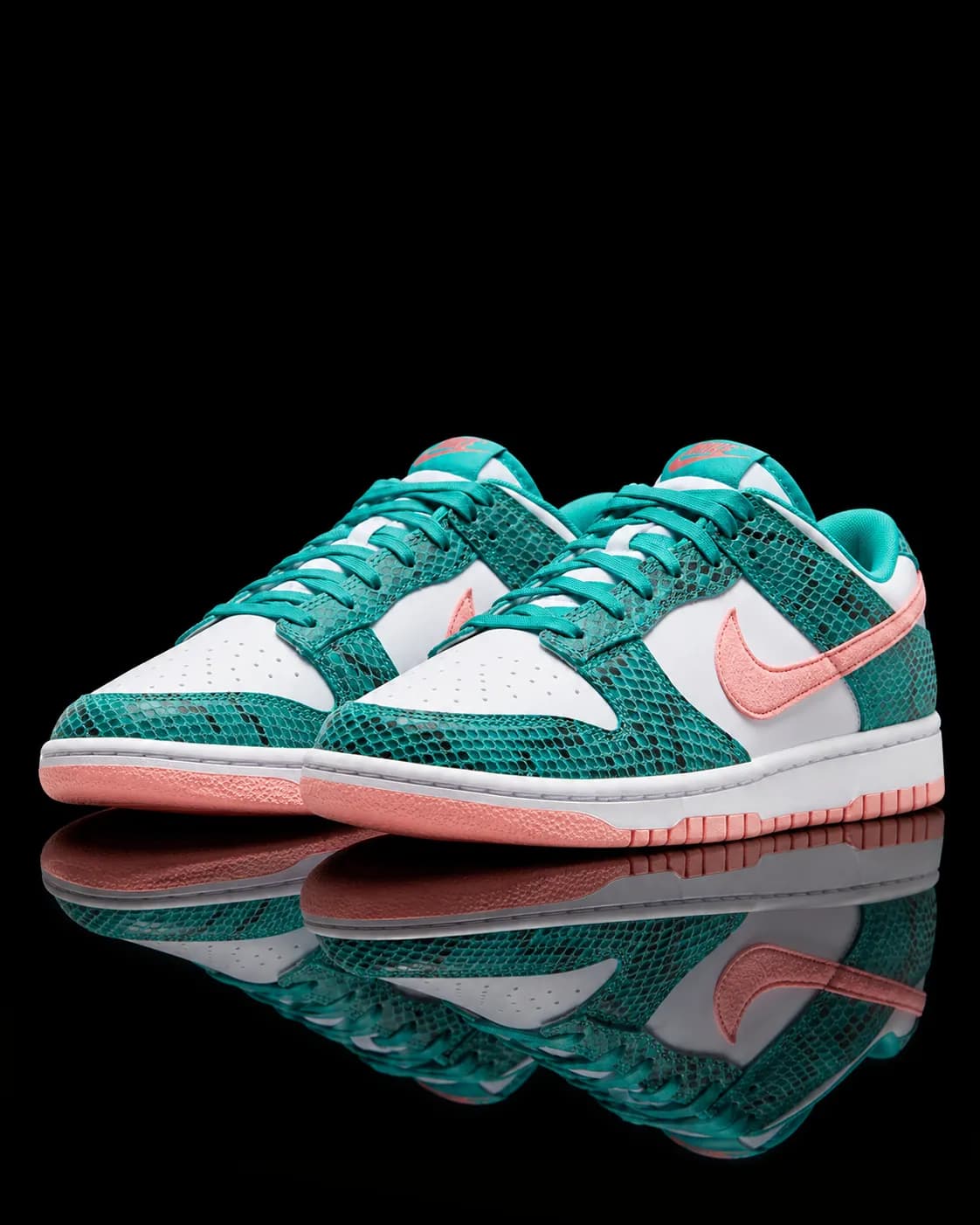 نایک SB Dunk Low Snakeskin سبز صورتی — تصویر ۳
