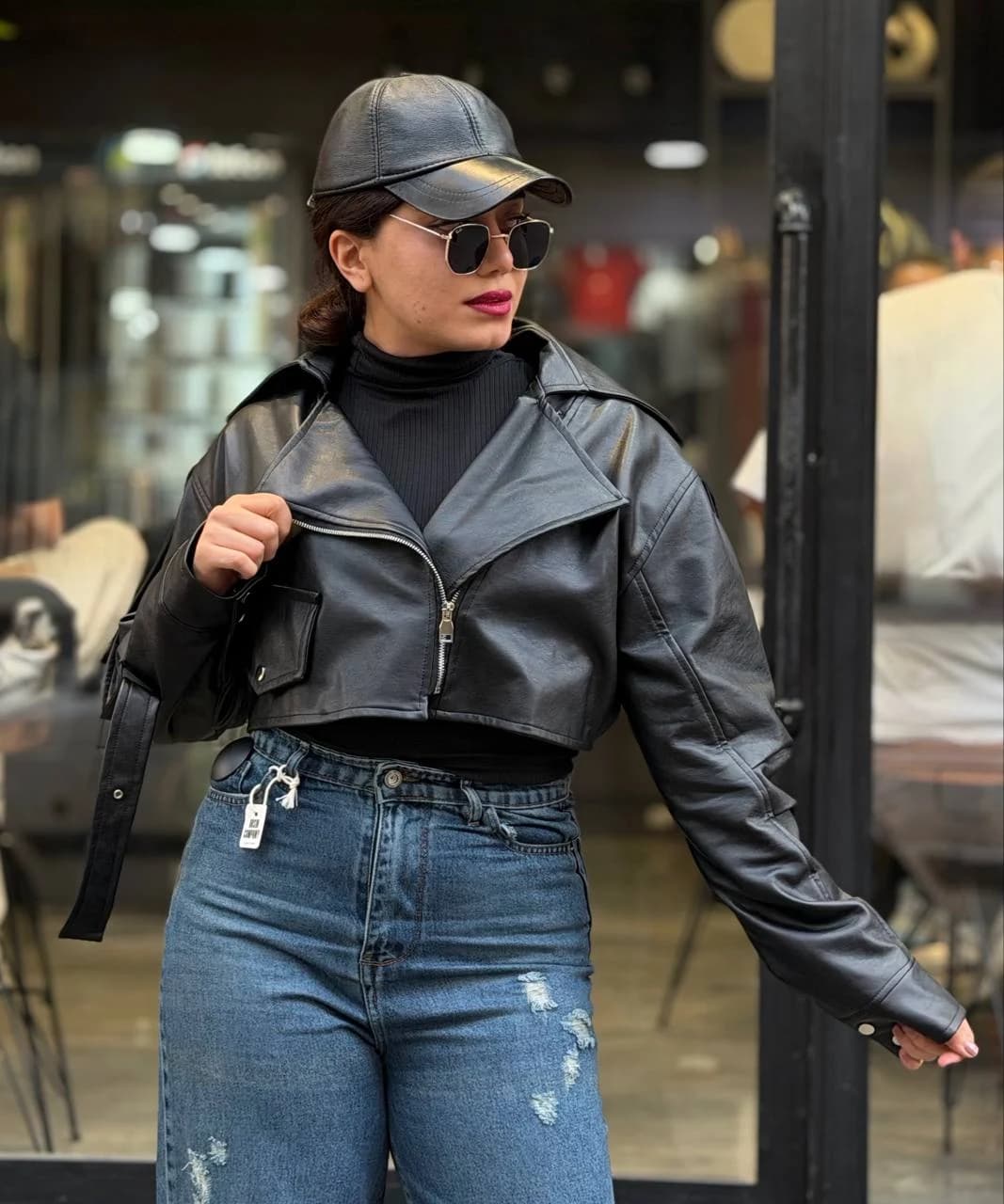 کاپشن چرم نیمه تنه رومو