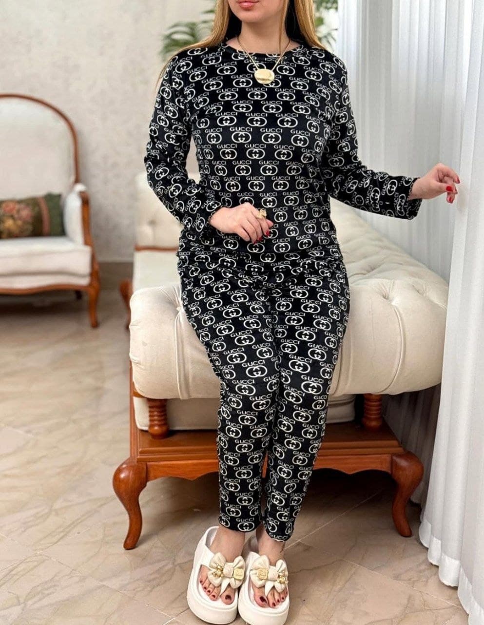 ست بلوز و شلوار زنانه رونیکا مخمل کش آستین بلند چند طرح فری سایز (کد: ۲۶۲۷۶) — تصویر ۴