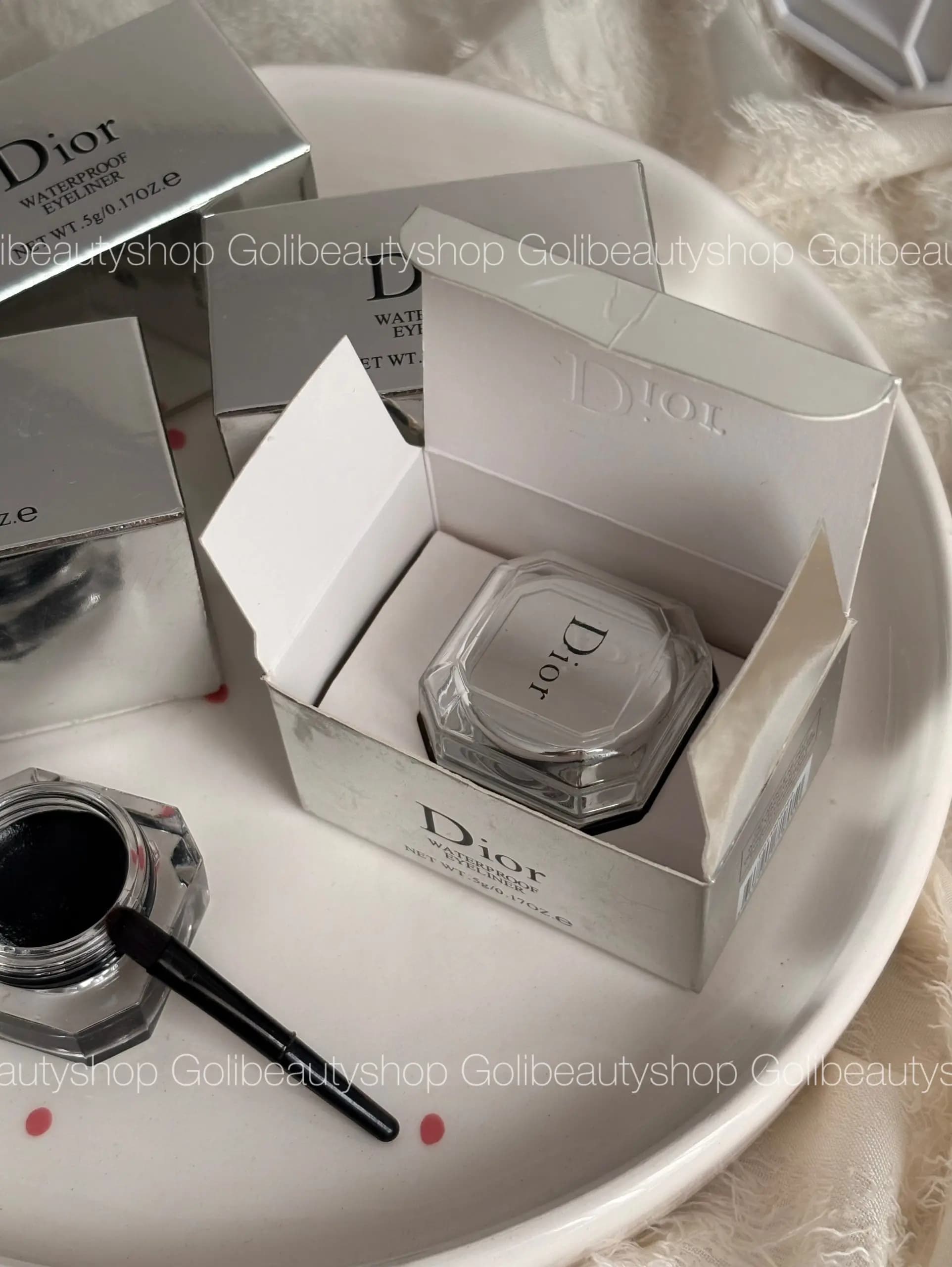 خط چشم کاسه ای دیور Dior 🦢 — تصویر ۲