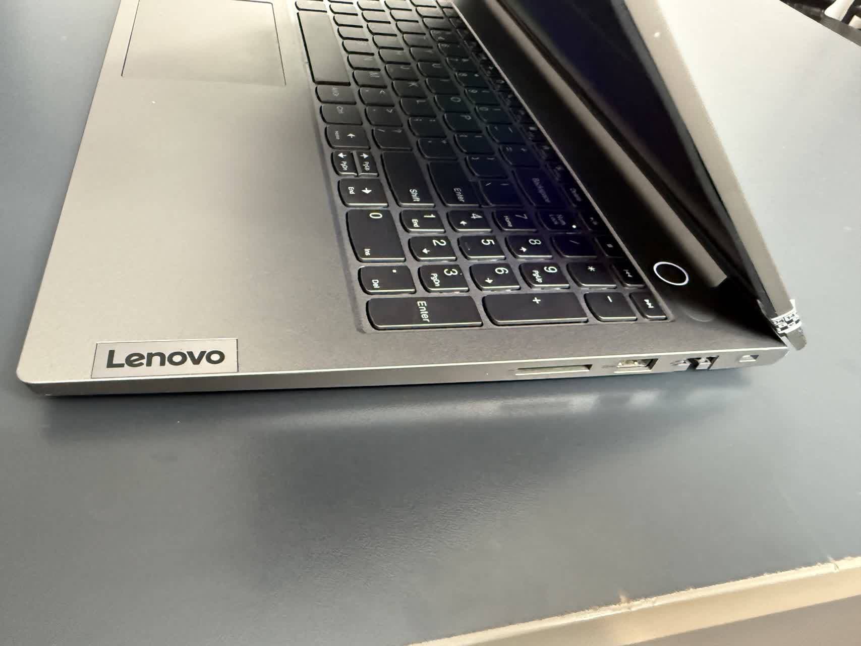 لپ‌ تاپ استوک Lenovo Thinkbook 20VE/نسل11 Core i5/رم16/حافظه256 - دنیای لپتاپ استوک آرکام — تصویر ۴