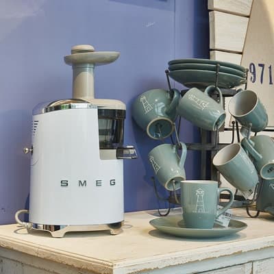 عصاره گیر و آبمیوه گیری اسمگ آبی مدل Smeg SJF01BP — تصویر ۸