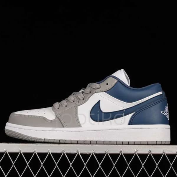 جردن وان لو سفید خاکستری سرمه‌ای Jordan 1 Low Stealth French Blue DC0774-042