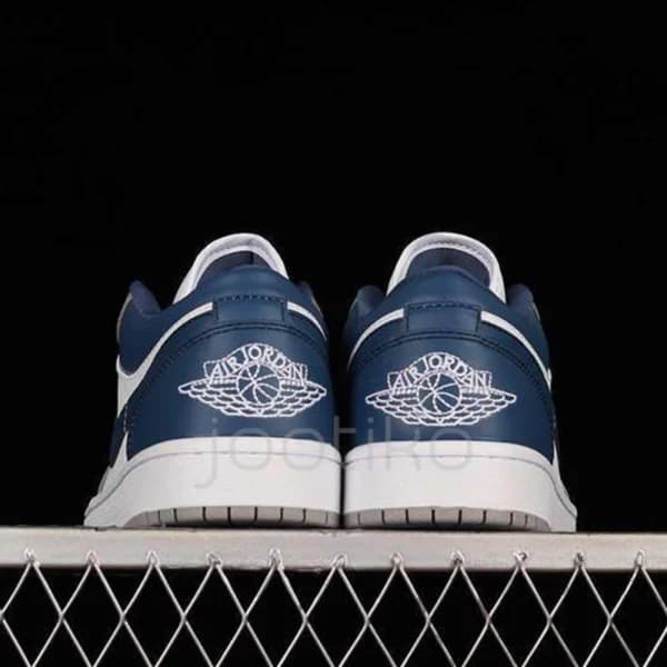 جردن وان لو سفید خاکستری سرمه‌ای Jordan 1 Low Stealth French Blue DC0774-042 — تصویر ۲