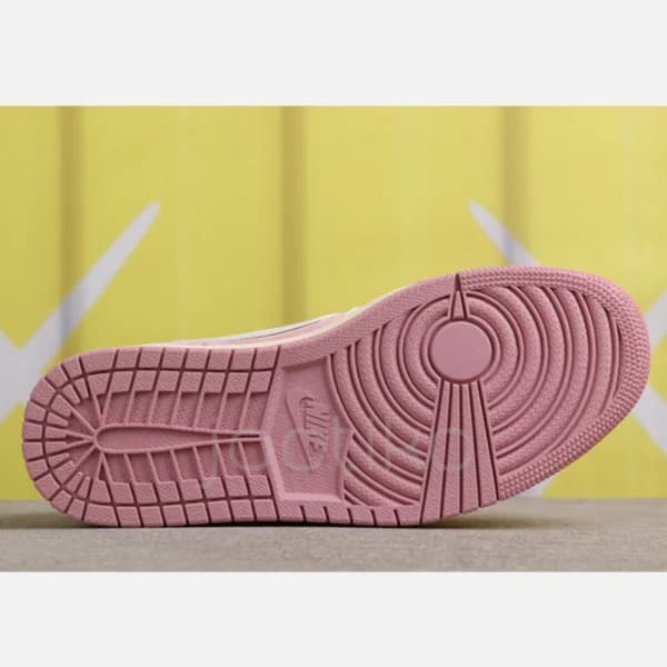 جردن وان لو تراویس صورتی کرم سفید Travis Scott x Air Jordan 1 Low OG Shy Pink DM7866-600 — تصویر ۳