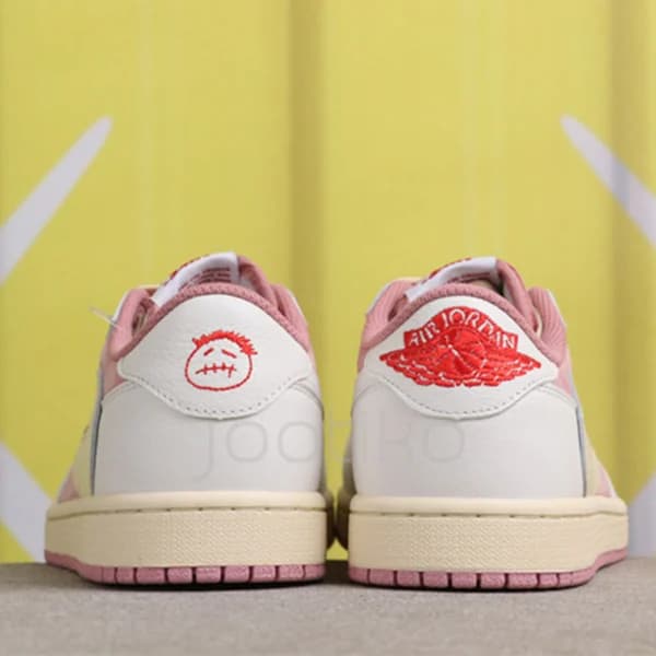 جردن وان لو تراویس صورتی کرم سفید Travis Scott x Air Jordan 1 Low OG Shy Pink DM7866-600 — تصویر ۴