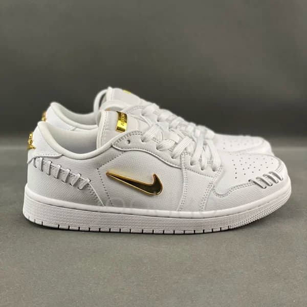 ایر جردن وان لو سفید طلایی Jordan 1 Low Method of Make Sail Metallic Gold