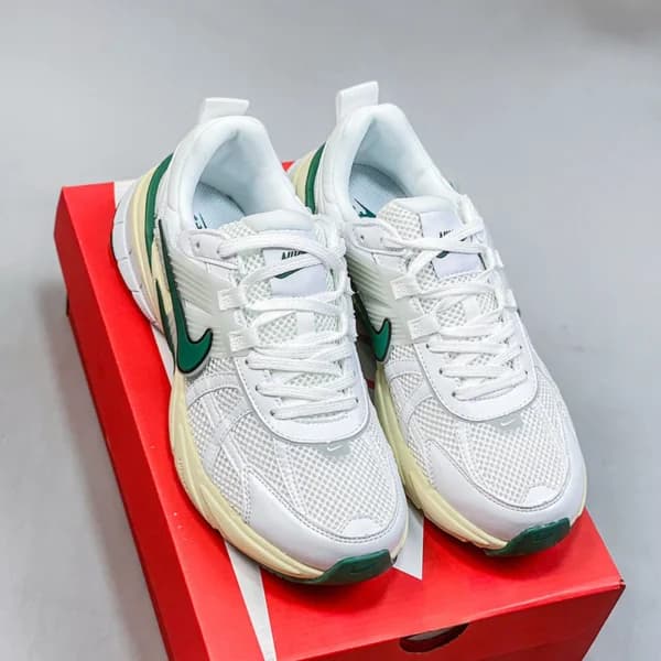 نایک وی تو کی ران Nike V2K Run FD0736-101 — تصویر ۳