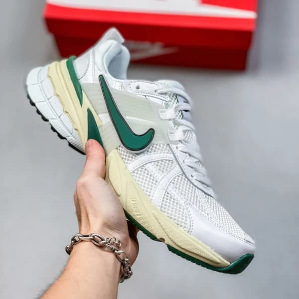 نایک وی تو کی ران Nike V2K Run FD0736-101