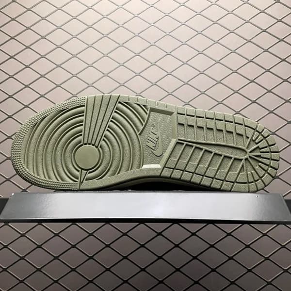 جردن وان تراویس اسکات Jordan 1 Retro Low OG SP Travis Scott Olive — تصویر ۳