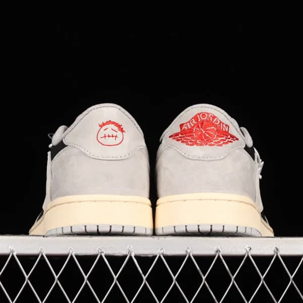 جردن وان تراویس اسکات Travis Scott x Air Jordan 1 Low OG — تصویر ۳