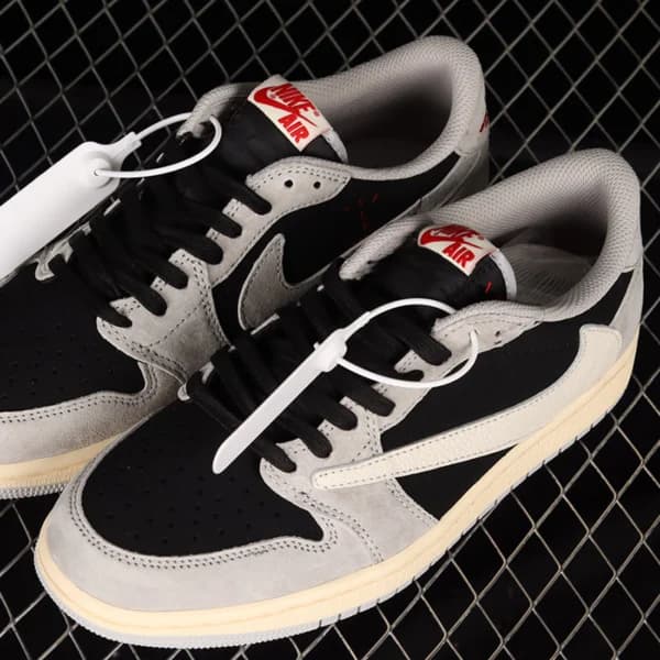جردن وان تراویس اسکات Travis Scott x Air Jordan 1 Low OG — تصویر ۶