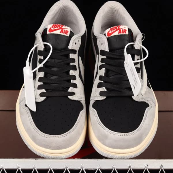 جردن وان تراویس اسکات Travis Scott x Air Jordan 1 Low OG — تصویر ۴