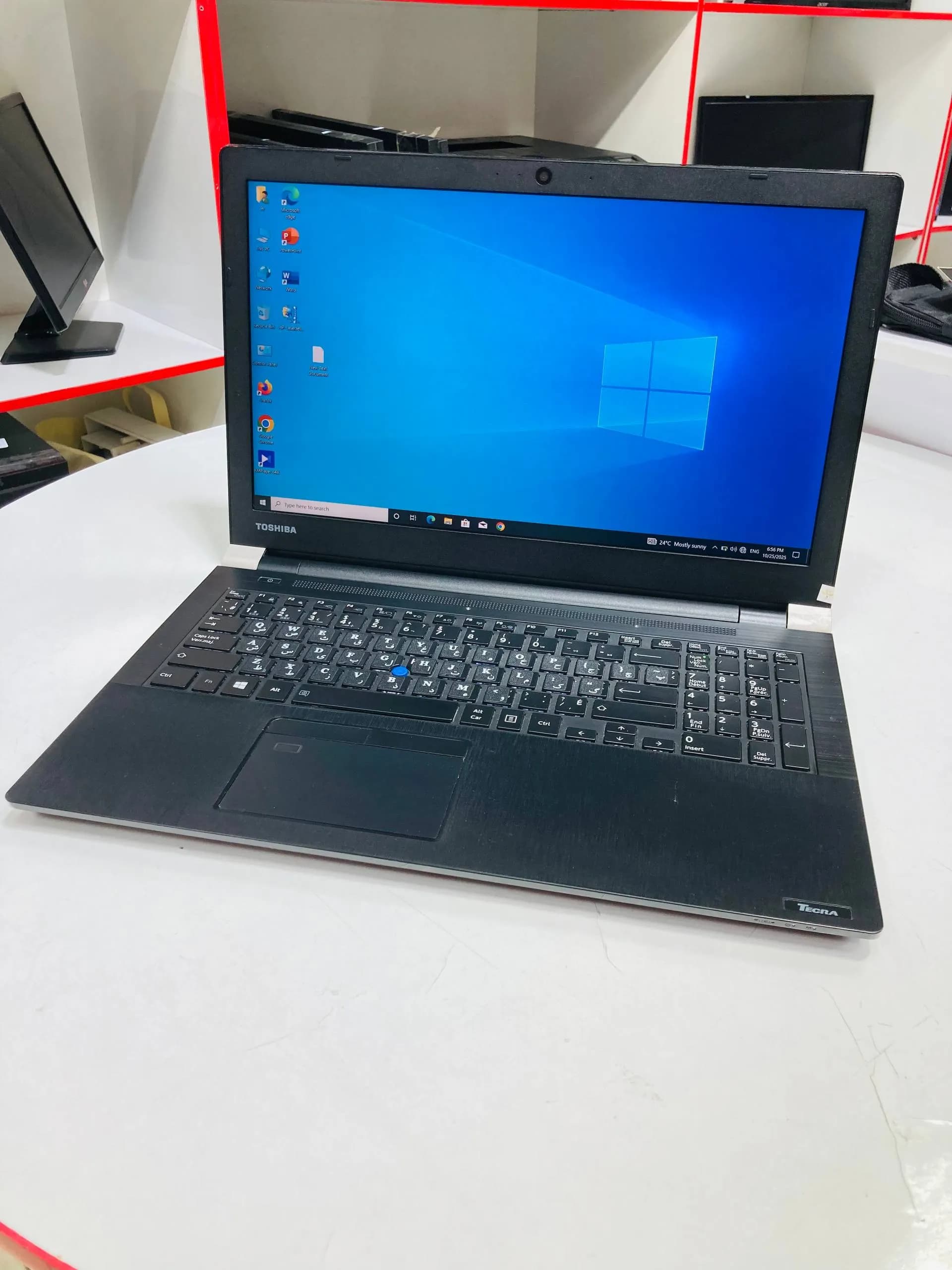 لپ‌تاپ Toshiba tecra A50 — تصویر ۳