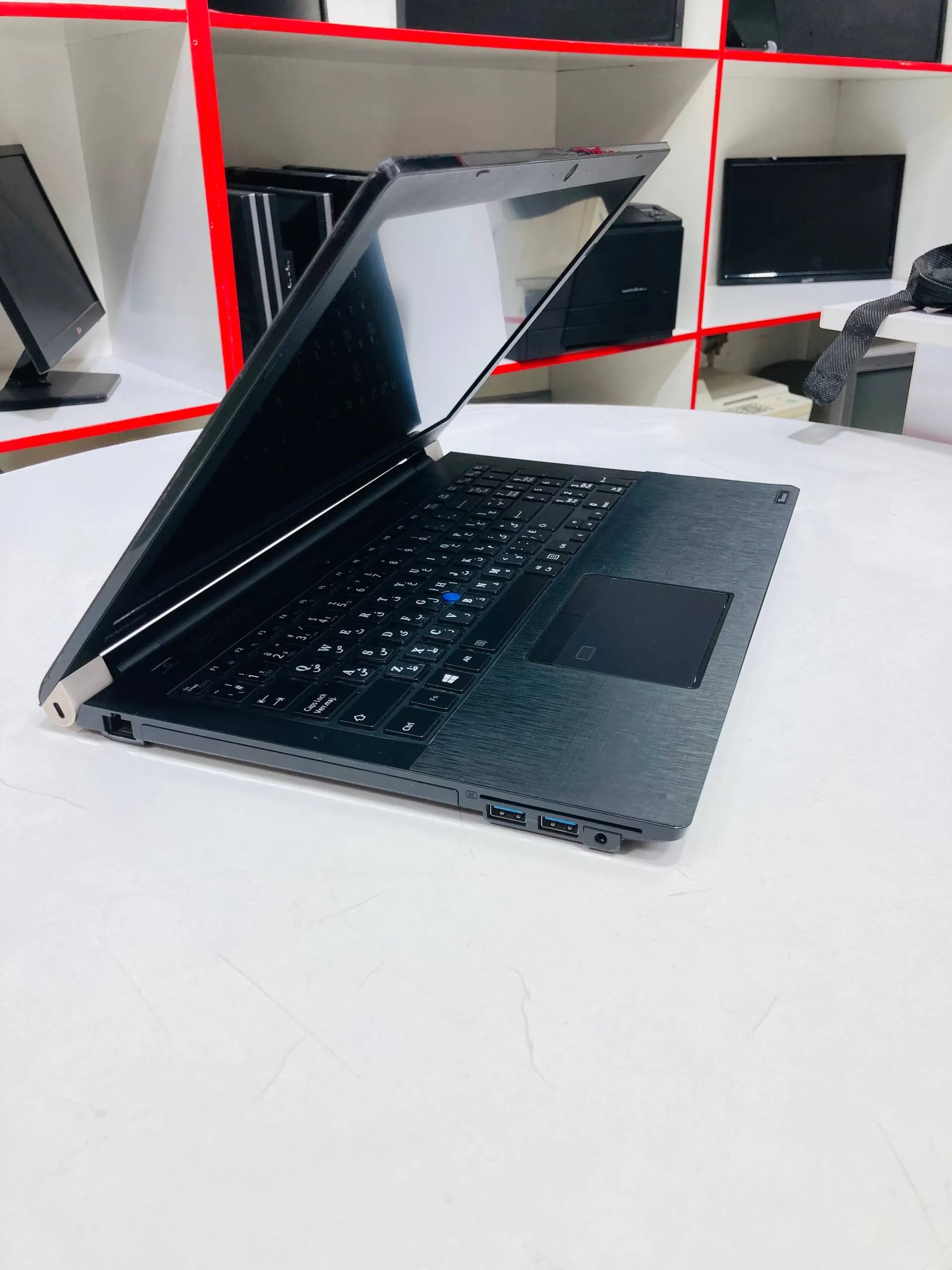 لپ‌تاپ Toshiba tecra A50 — تصویر ۵