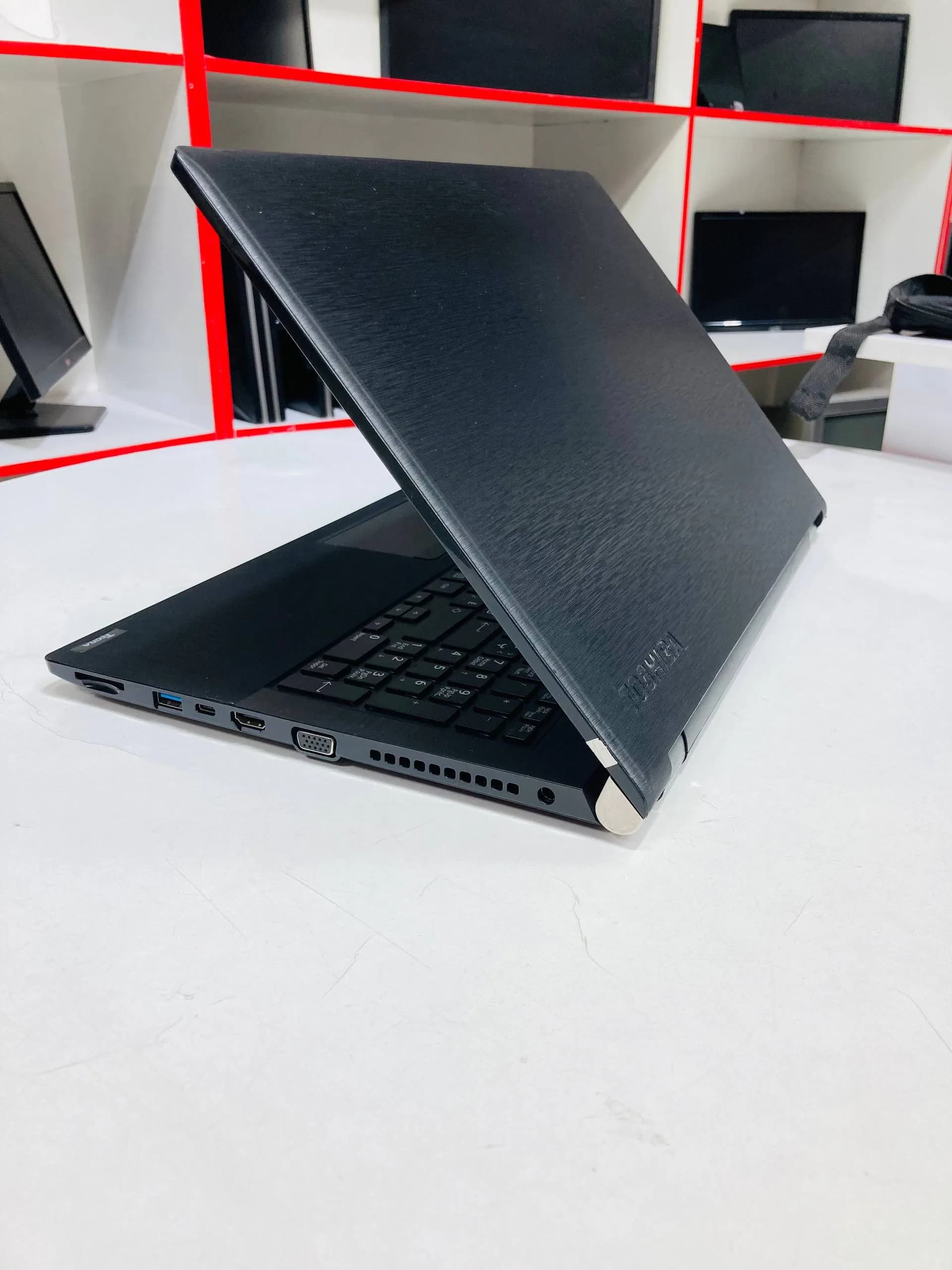 لپ‌تاپ Toshiba tecra A50 — تصویر ۶