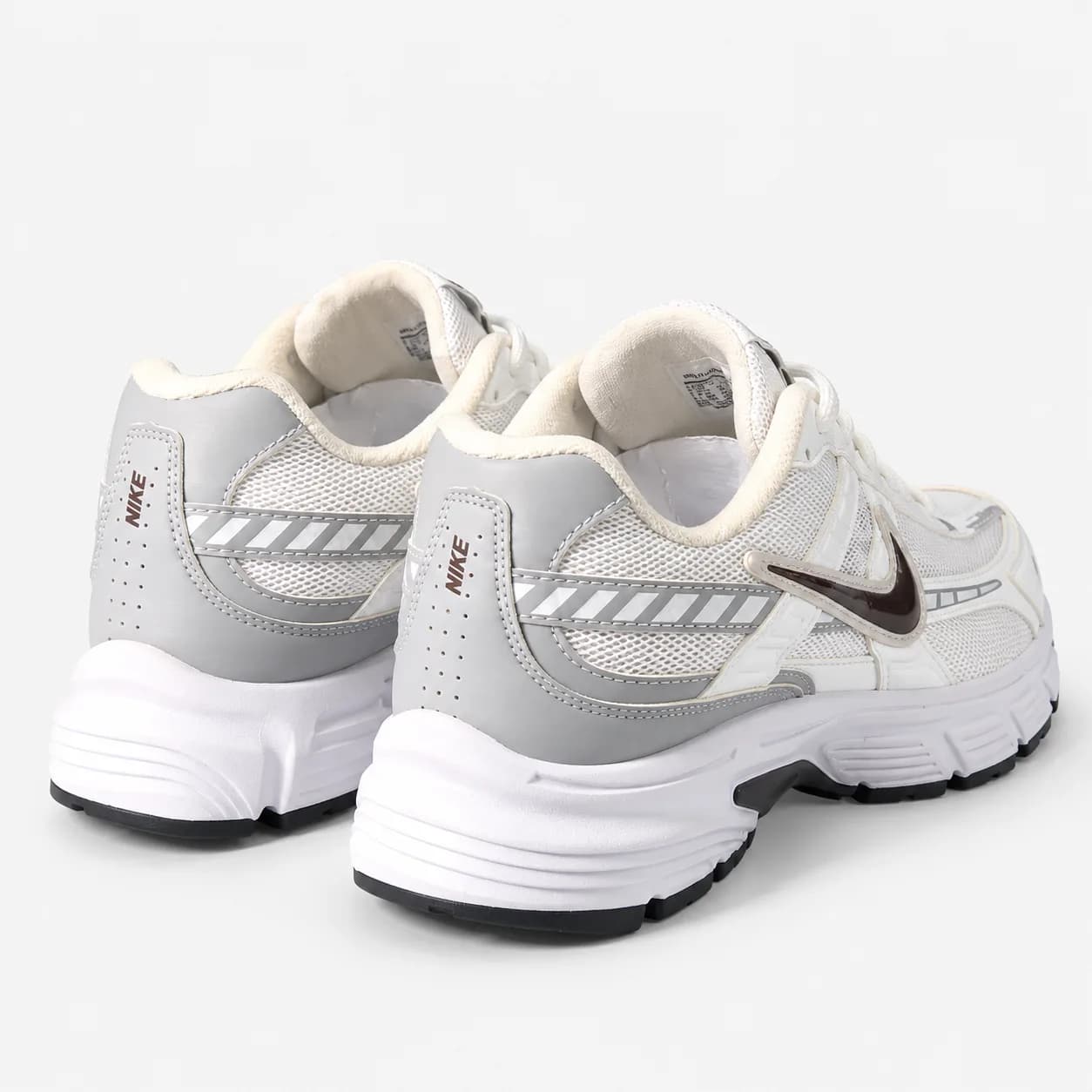 کتونی رانینگ راحتی نایک اینترناتور / NIKE INTERNATOR / رنگ سفید طوسی نایک قهوه ای / 4019 — تصویر ۴