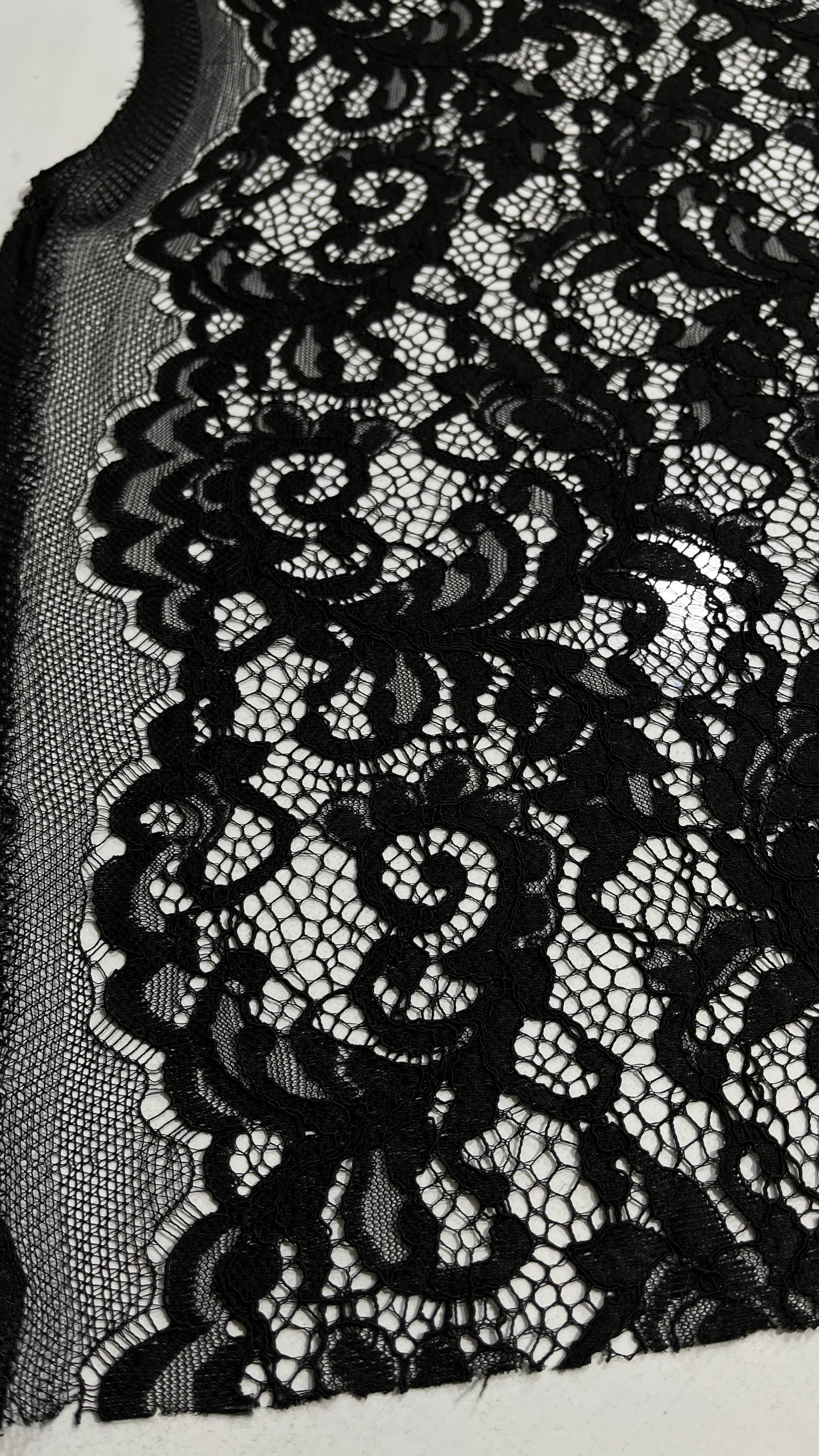پارچه دانتل مجلسی قیطان دوزی