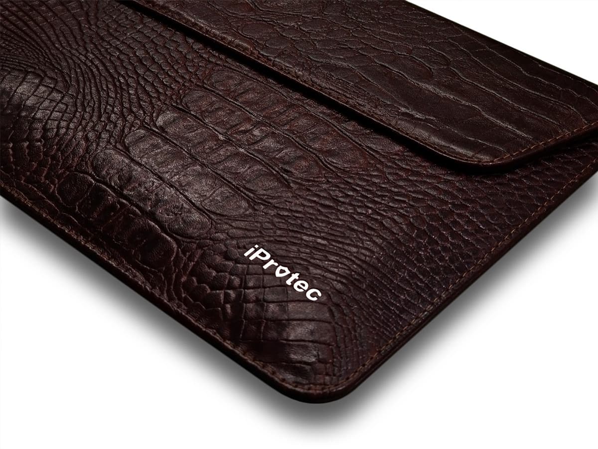 کیف چرم طبیعی سرفیس پرو مدل (iProtec LuxArt (Embossed Crocodile — تصویر ۶