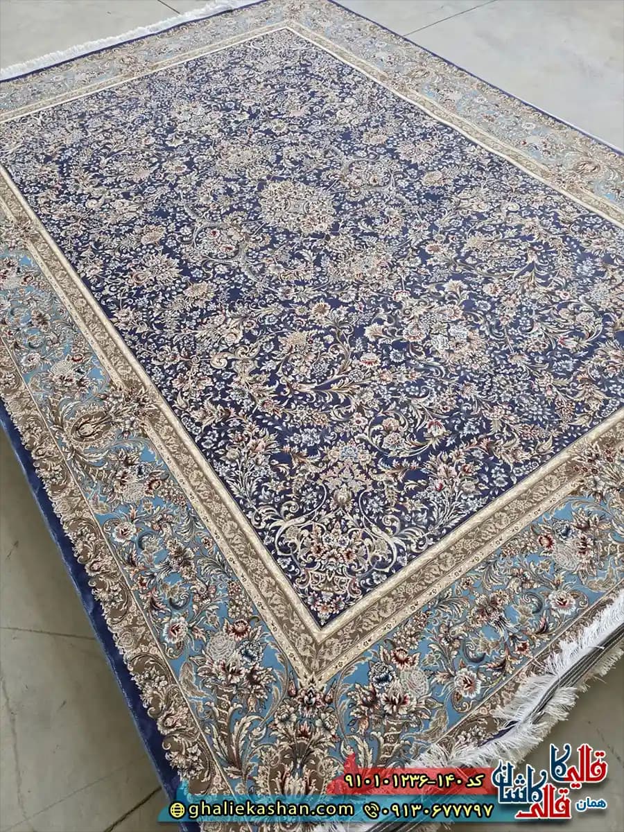 فرش ‌‌کلاسیک ‌‌1200 ‌‌شانه ‌‌طرح ‌‌افشان ‌‌آتیلا ‌‌رنگ ‌‌آبی کاربنی کاشان — تصویر ۲