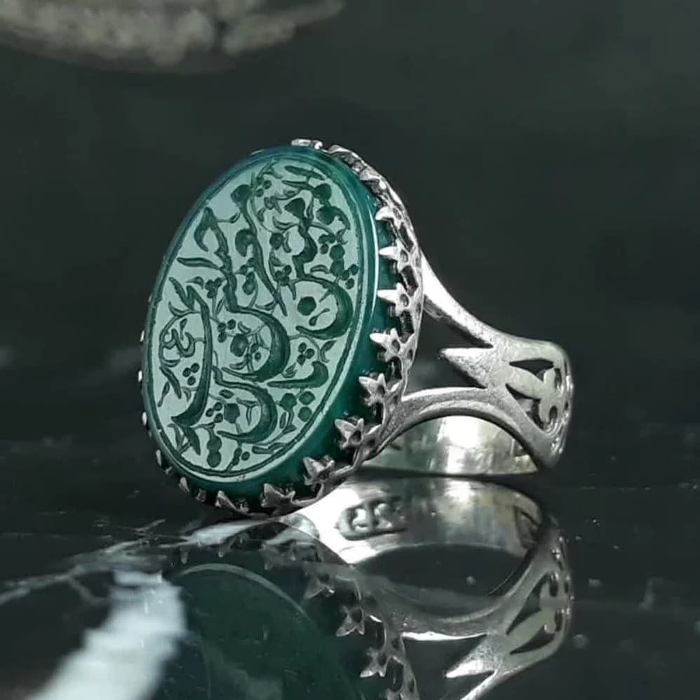 انگشتر مردانه عقیق سبز خطی طرح نیزه کد 3689 — تصویر ۳