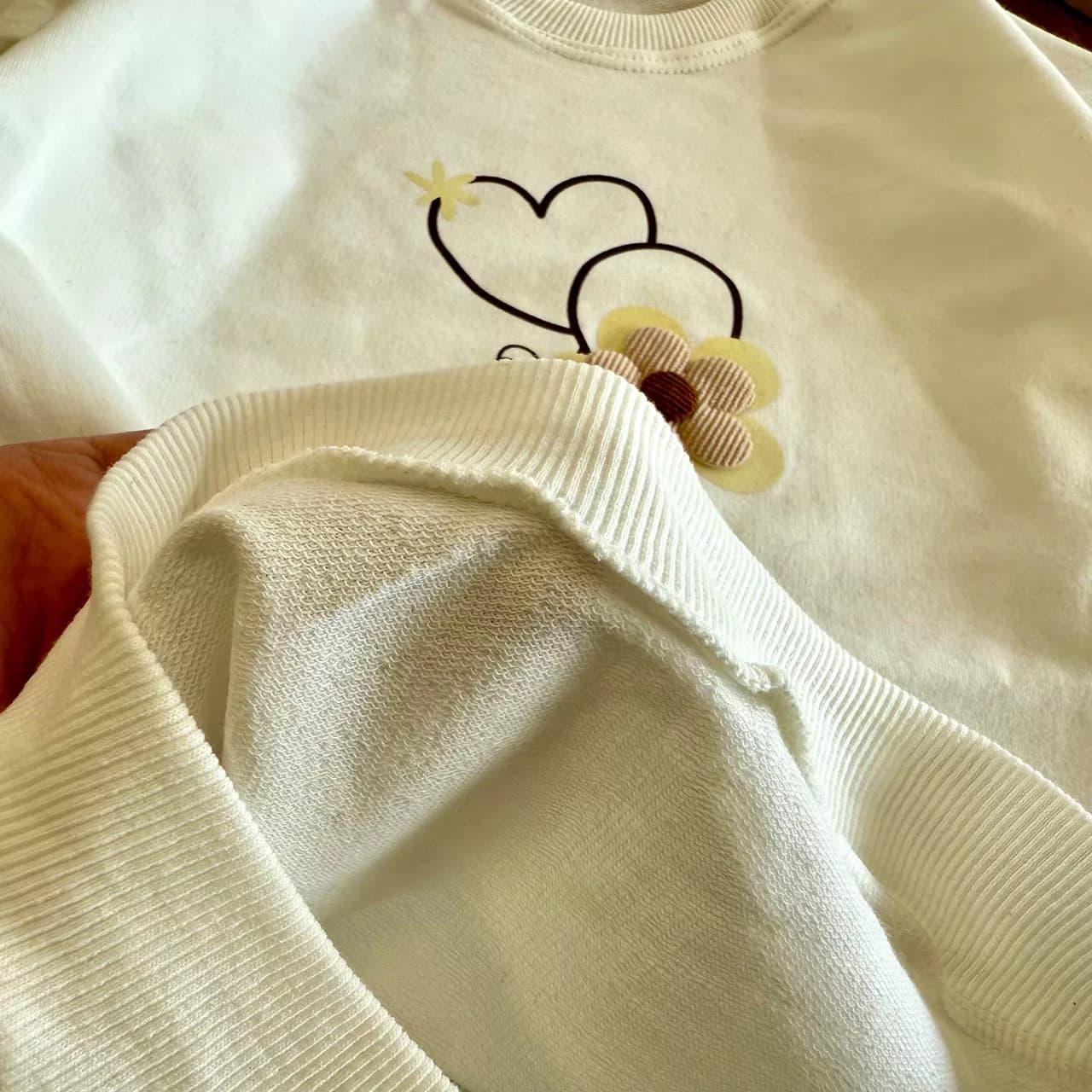 بلوز تک قلب و گل بر جسته Love سایز 50،55 کد 7027 — تصویر ۳