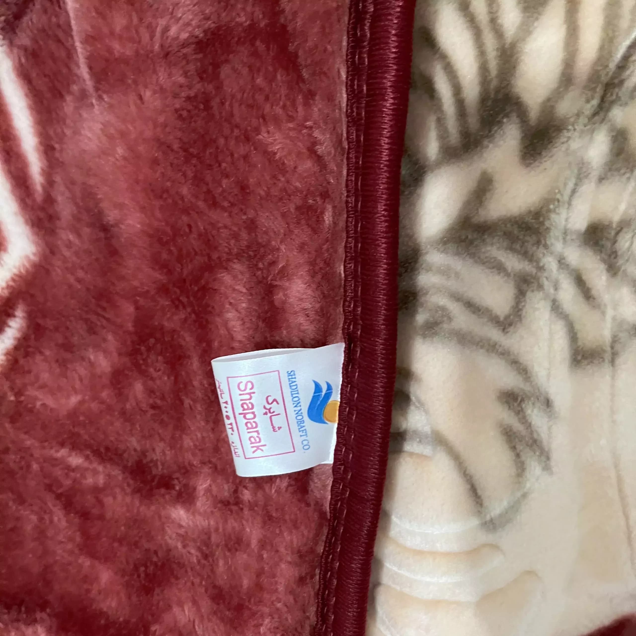 پتو دونفره شاپرک گلدار گلبهی جگری — تصویر ۳