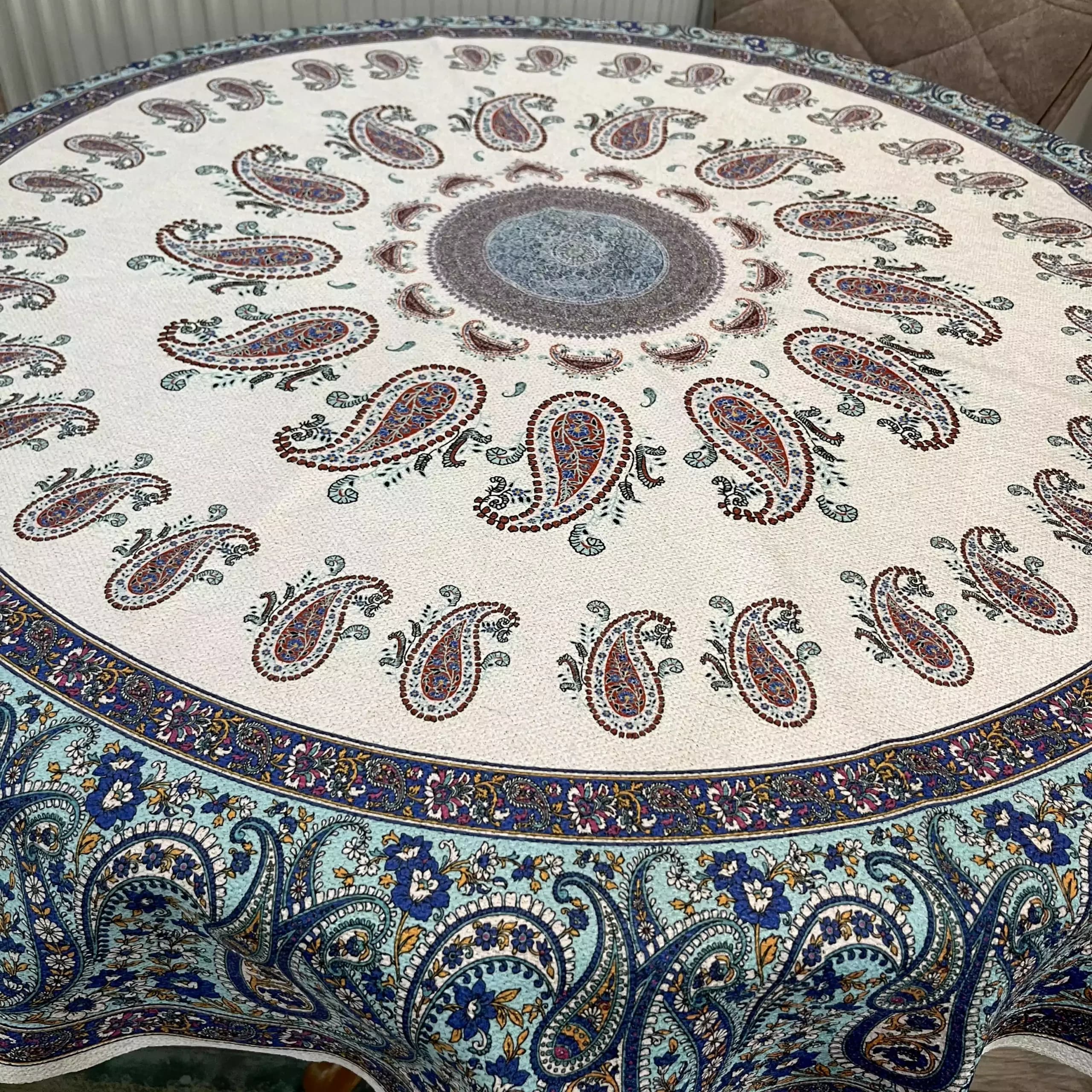 رومیزی گرد شانل قطر 140 سانت دو ترمه کوچک و بزرگ — تصویر ۲