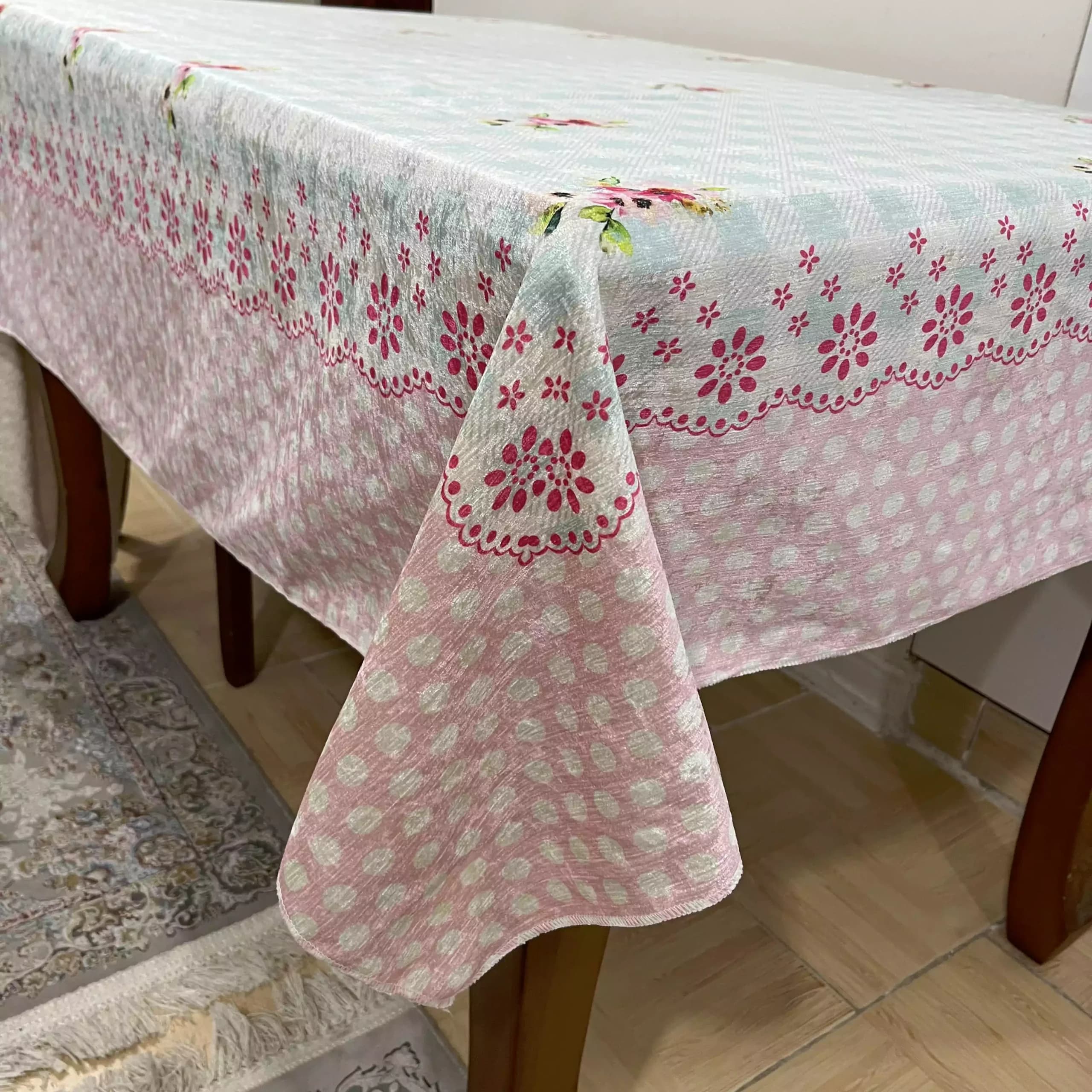 رومیزی مخمل شانل مستطیل 140 در 220 چهارخونه آبی آسمانی — تصویر ۲