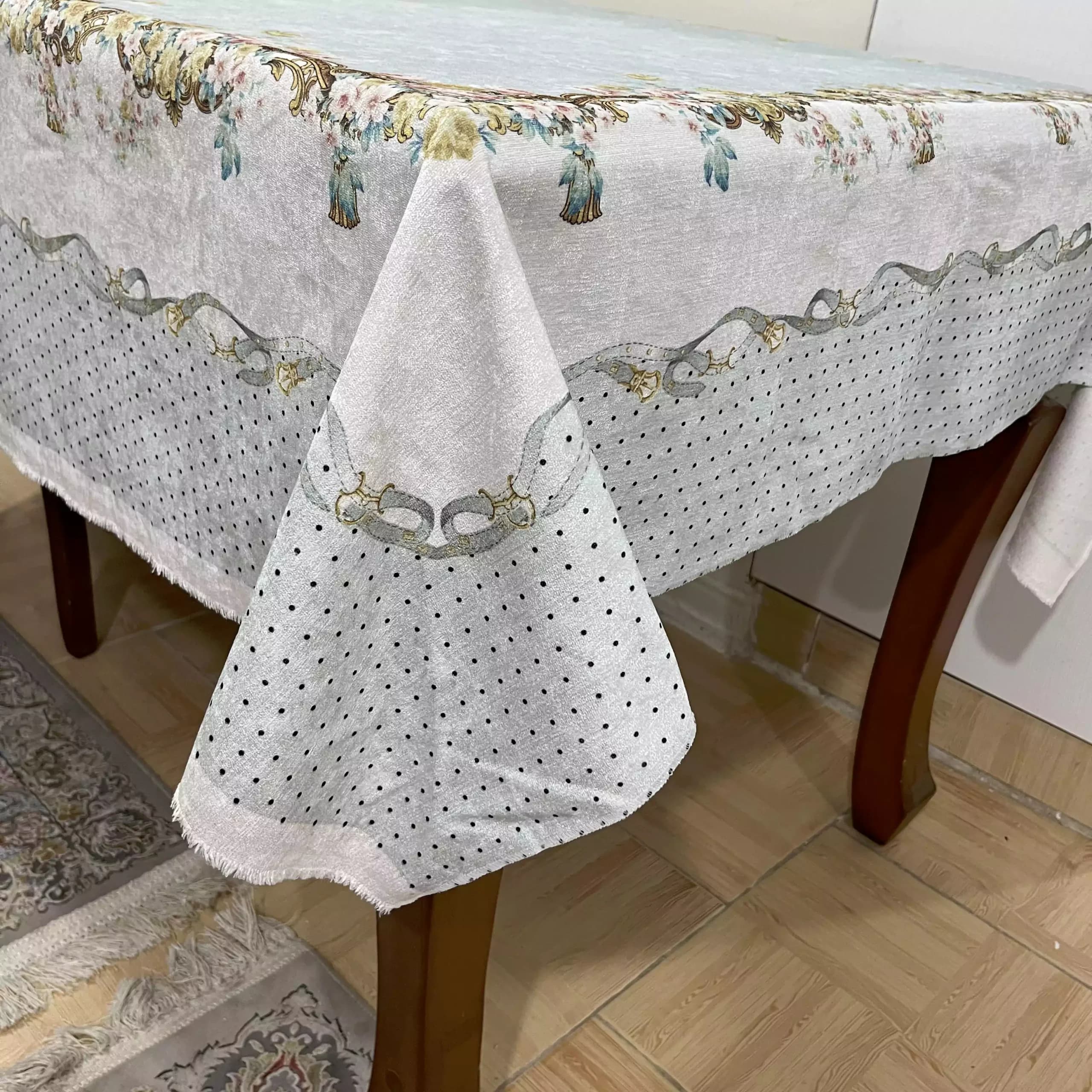رومیزی مخمل شانل مستطیل 140 در 220 خالدار آبی آسمانی — تصویر ۲
