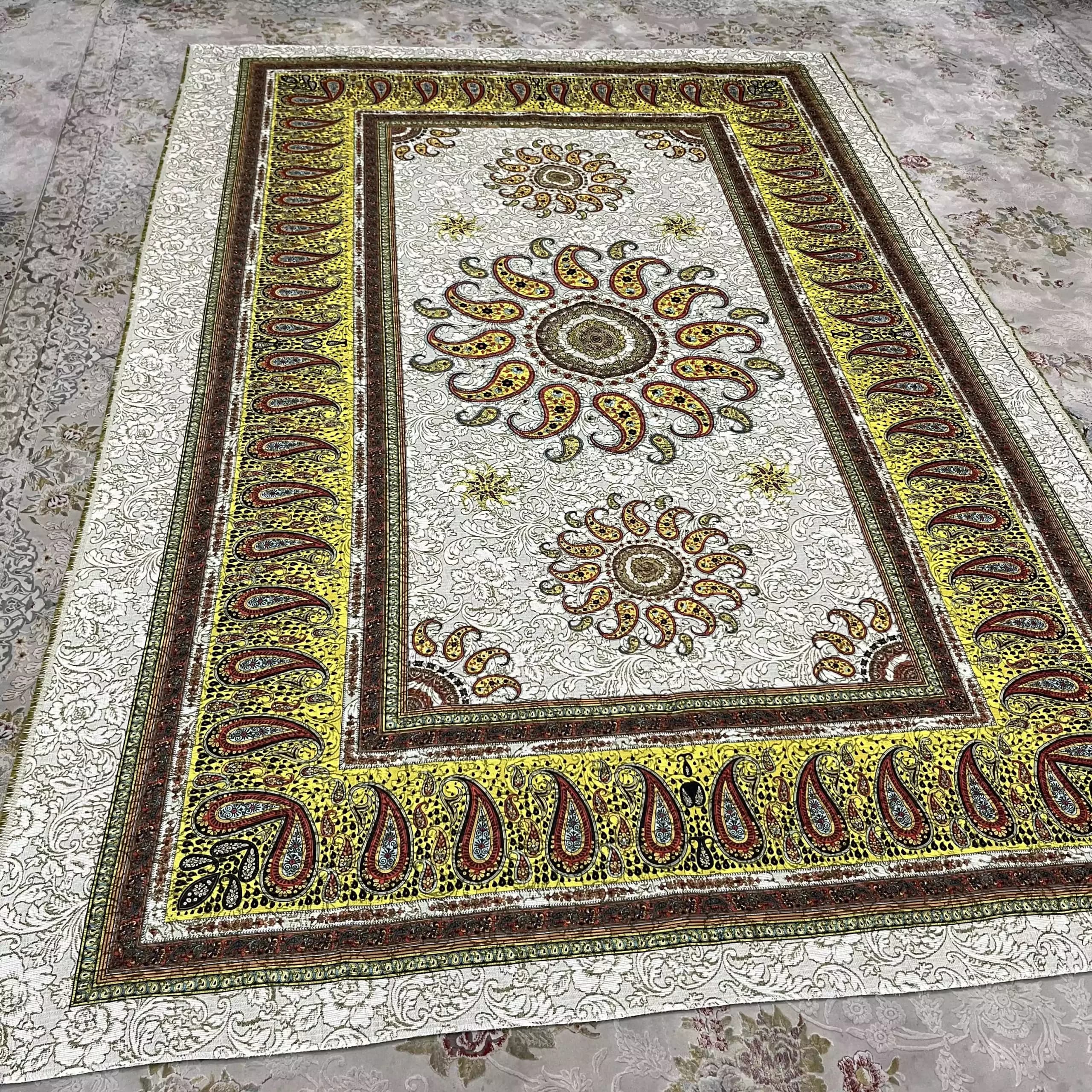 رومیزی شانل دورو 140 در 220 سانت طرح سنتی خردلی — تصویر ۴