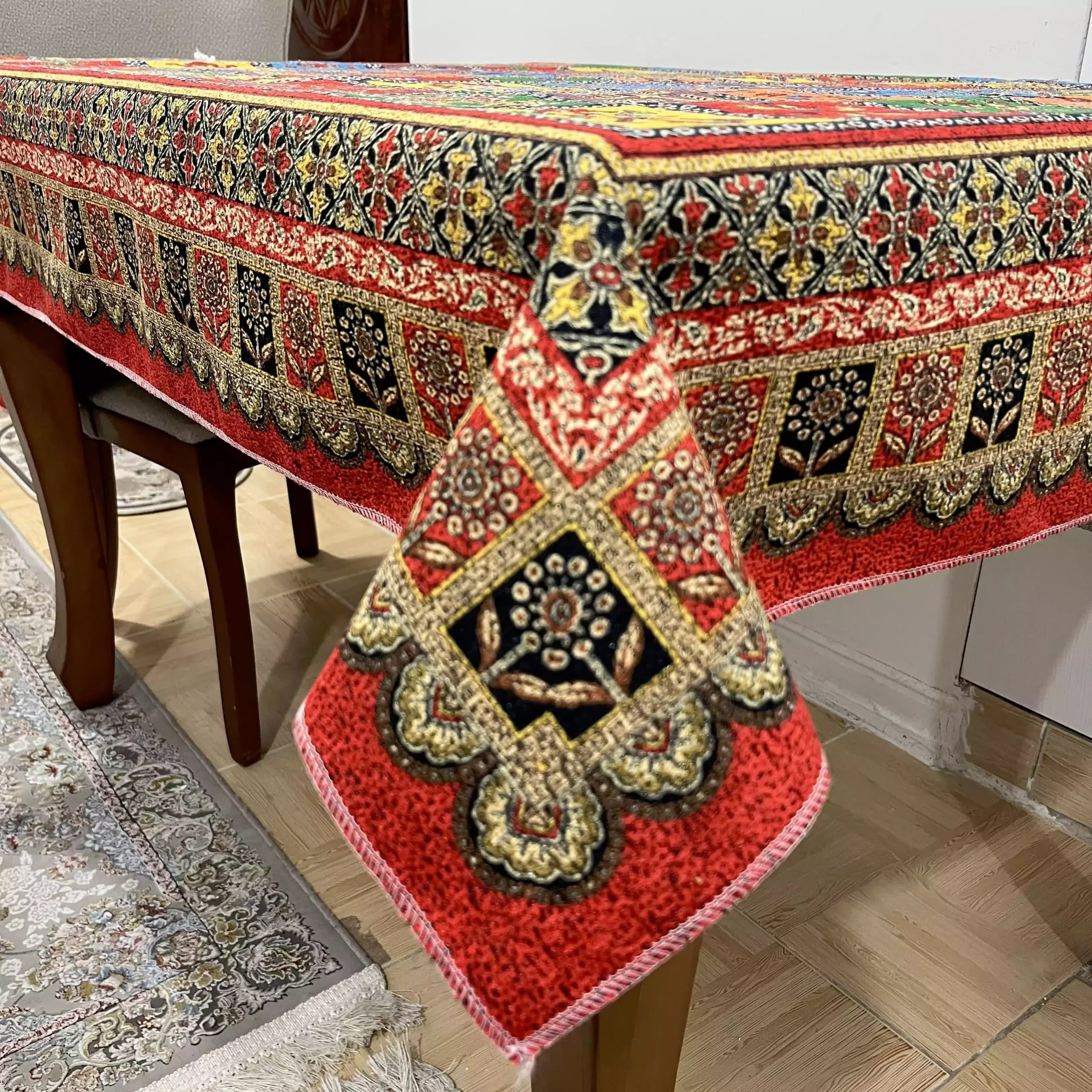 رومیزی شانل دورو 140 در 220 سانت طرح چهل تیکه — تصویر ۷