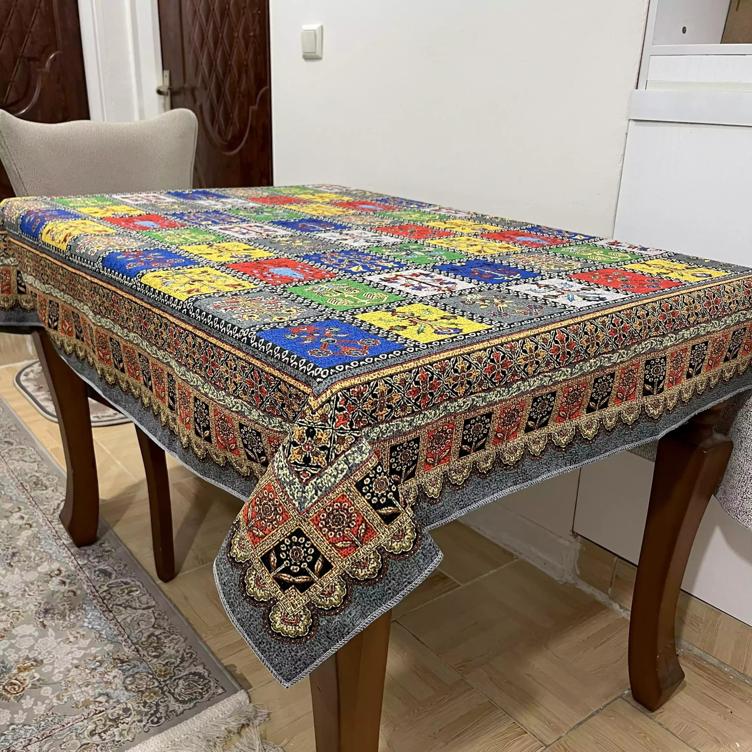 رومیزی شانل دورو 140 در 220 سانت طرح چهل تیکه